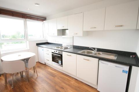 Studio to rent, West Central, Slough