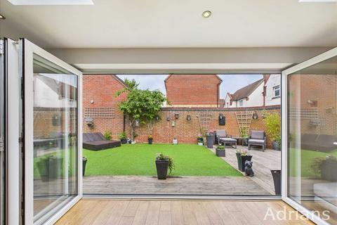 5 bedroom detached house for sale, Stanley Rise, Chelmsford