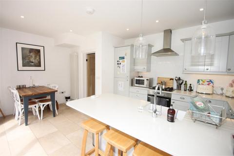 32 Ayleswade Road, Harnham, Salisbury, SP2 8DR