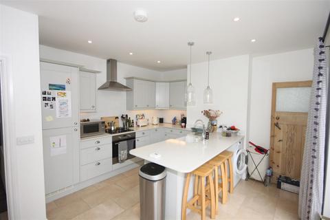 32 Ayleswade Road, Harnham, Salisbury, SP2 8DR