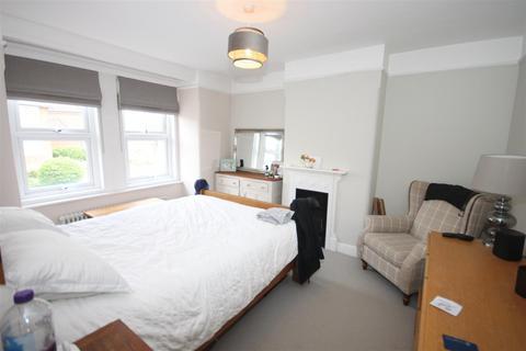 32 Ayleswade Road, Harnham, Salisbury, SP2 8DR