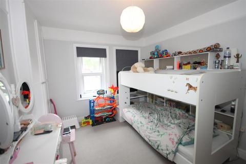 32 Ayleswade Road, Harnham, Salisbury, SP2 8DR