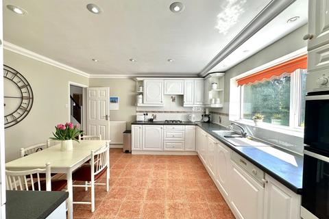 5 bedroom detached house for sale, Kings Drive, Eastbourne, East Sussex, BN21