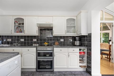 18a Burcott Road, Purley, CR8 4AA