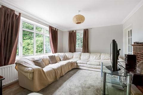 18a Burcott Road, Purley, CR8 4AA