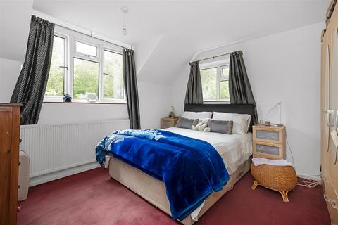 18a Burcott Road, Purley, CR8 4AA