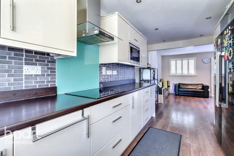 4 bedroom end of terrace house for sale, The Sycamores, Cambridge