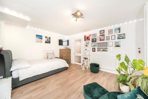 undefined, Chapter Road, London SE17