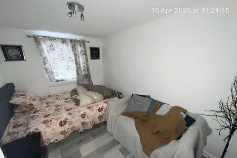 3 bedroom ground floor maisonette for sale, South Street, Armadale EH48