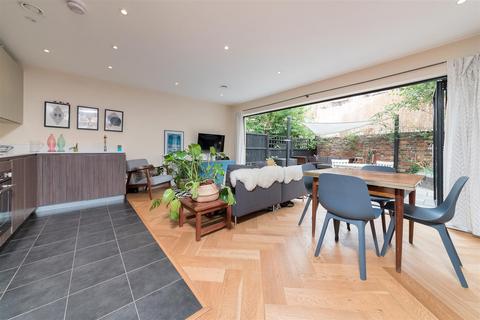 1 bedroom flat for sale, Barn Street, Stoke Newington, N16
