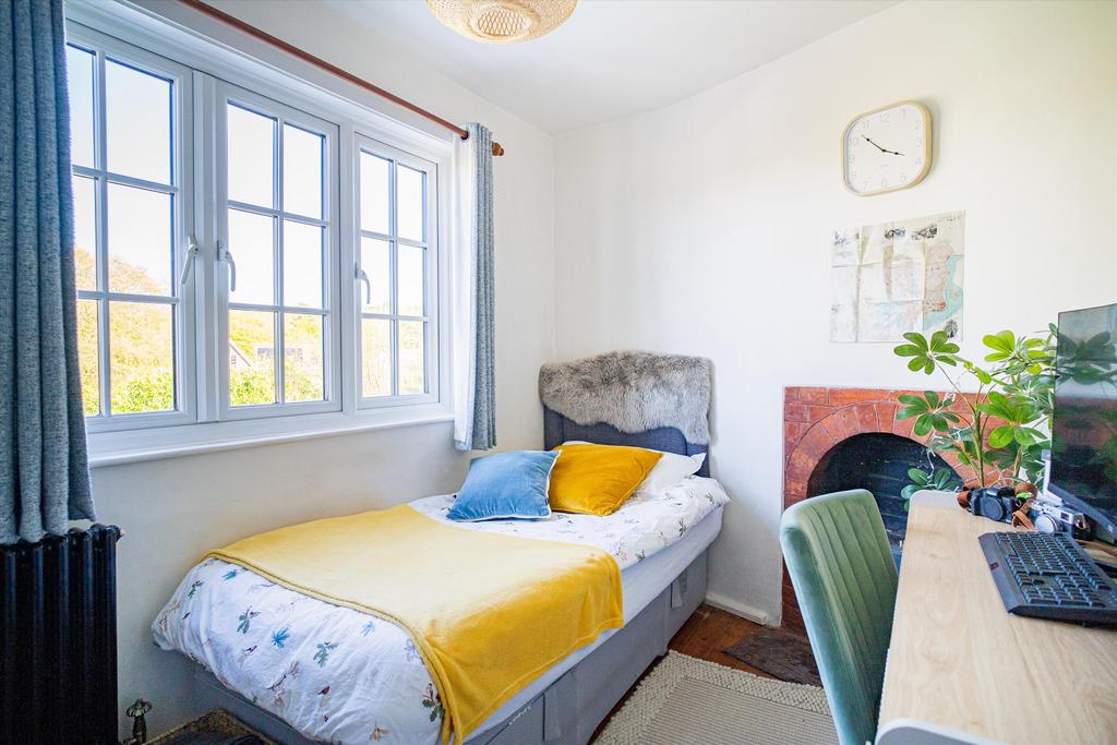 Bedroom, fireplace