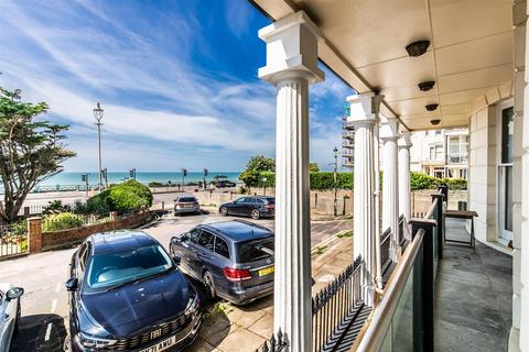 4 bedroom flat to rent, Marine Parade, Brighton