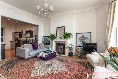 4 bedroom flat to rent, Marine Parade, Brighton