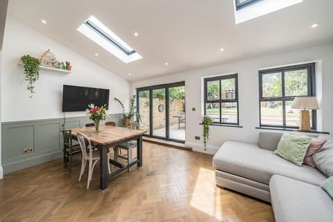12 College Road, Isleworth, TW7 5DH