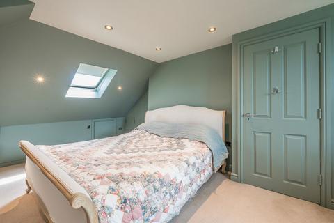 12 College Road, Isleworth, TW7 5DH