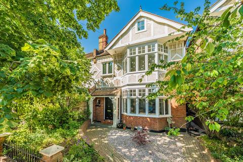 12 College Road, Isleworth, TW7 5DH