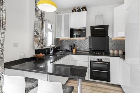 75 Oaklands Grove, London, W12 0JE