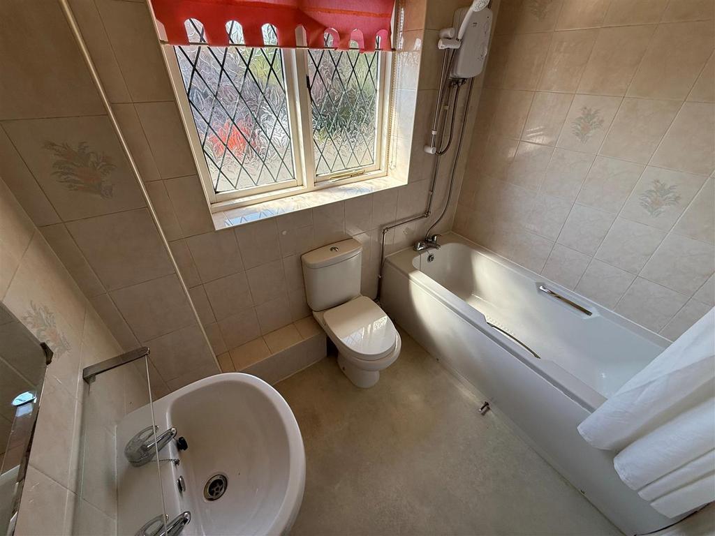 DC2 Bathroom.jpg