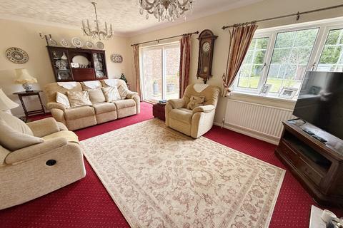 4 bedroom detached house for sale, Clos Glyndwr, Hendy