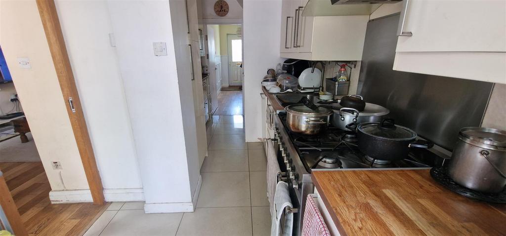 Kitchen2.jpg