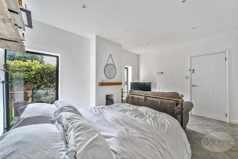 2 bedroom maisonette for sale, Wrecclesham Hill, Wrecclesham, Farnham, Surrey, GU10