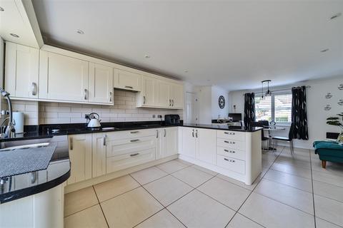 5 bedroom detached house for sale, Durley Park, Neston, Corsham