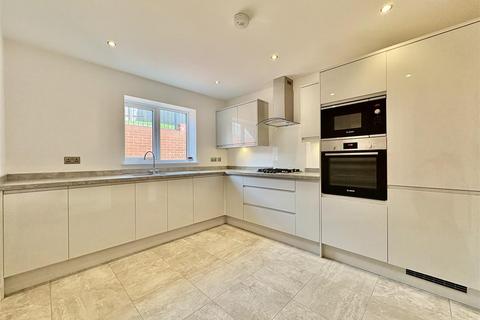 2 bedroom detached bungalow to rent, 29 Auckland Road, Kingswinford