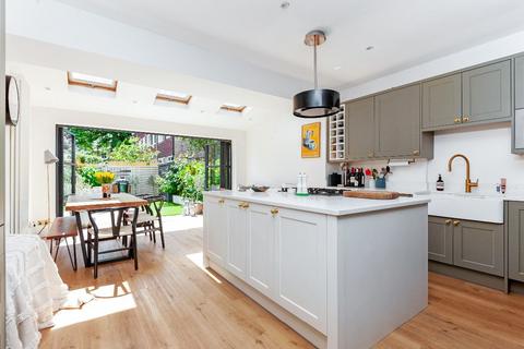 15 Ailsa Avenue, Twickenham, TW1 1NF