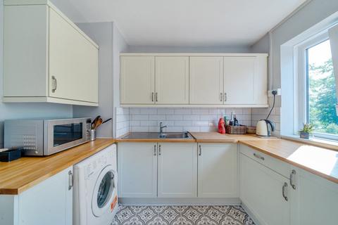 1 bedroom flat for sale, Fitzhugh Grove, Battersea, London, SW18