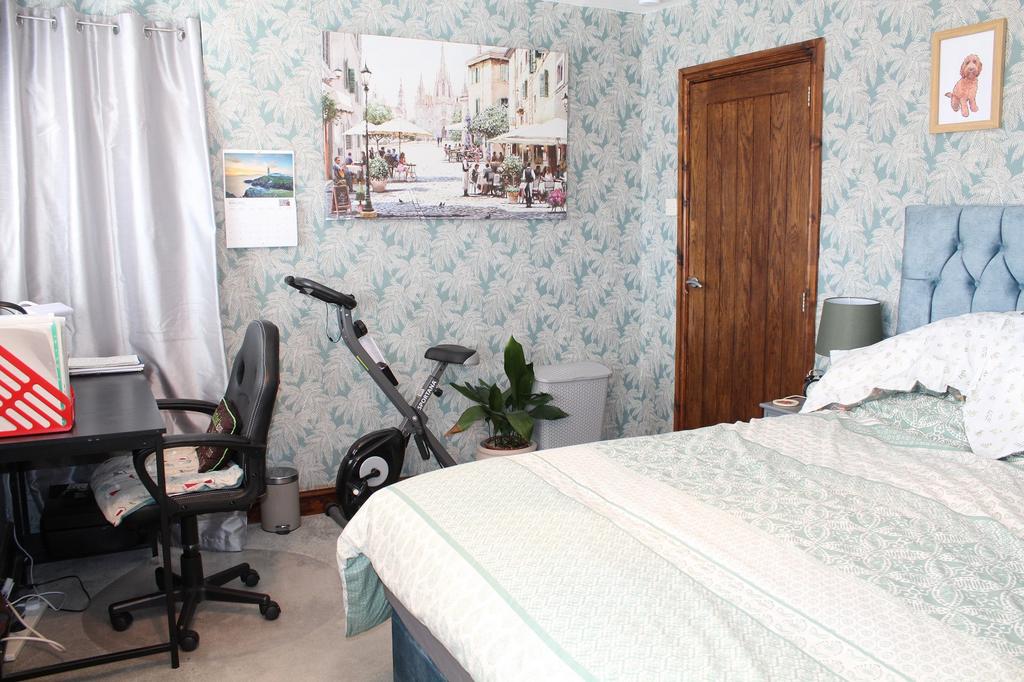Bedroom 1 Picture 2