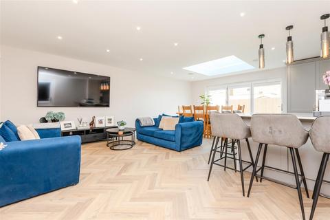 59 Olivers Mill, New Ash Green, Longfield, DA3 8RF