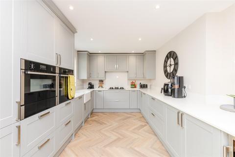 59 Olivers Mill, New Ash Green, Longfield, DA3 8RF