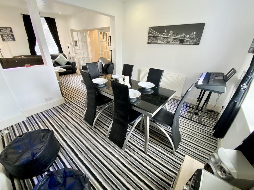 Lounge/Dining Room