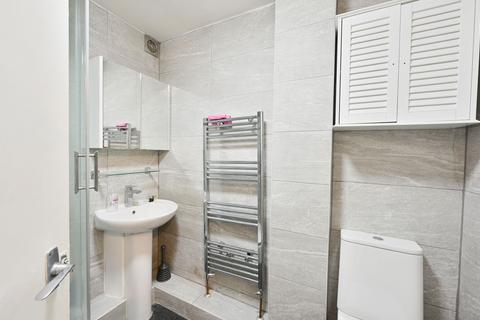 26 Archery Close, Harrow, HA3 7RT
