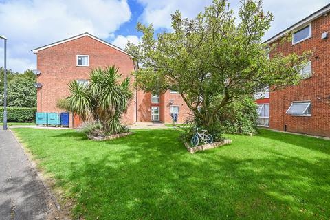 26 Archery Close, Harrow, HA3 7RT