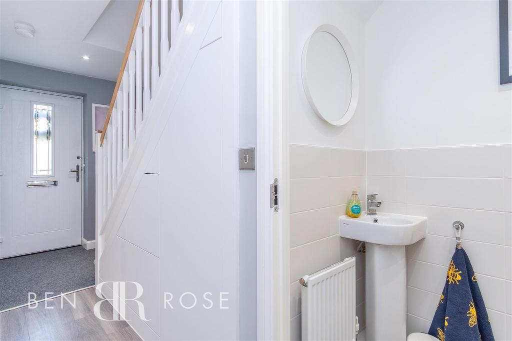 Entrance Hall/WC