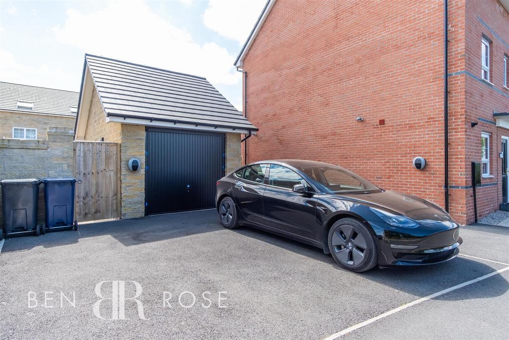 Garage/Driveway