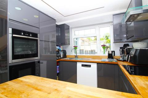 31 Shap Crescent, Carshalton, SM5 1LU