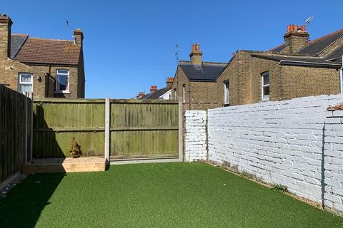 1 bedroom in a house share to rent, St Davids Road, Ramsgate, Kent, CT11