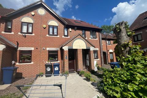 3 bedroom house to rent, Swan Drive, Colindale
