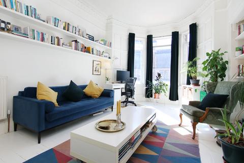 16/3 Easter Road, Edinburgh, EH7 5RG