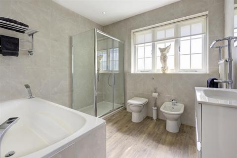 6 bedroom house for sale, West Heath Close, Hampstead, NW3