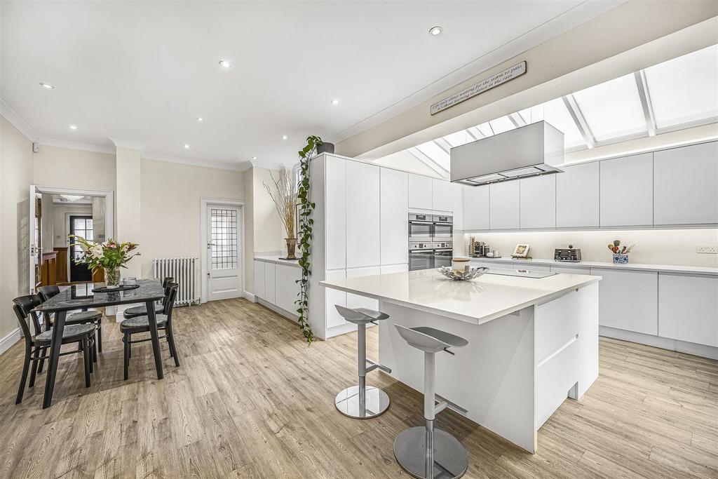 KITCHEN3.jpg