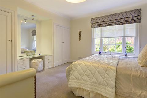 6 bedroom house for sale, West Heath Close, Hampstead, NW3