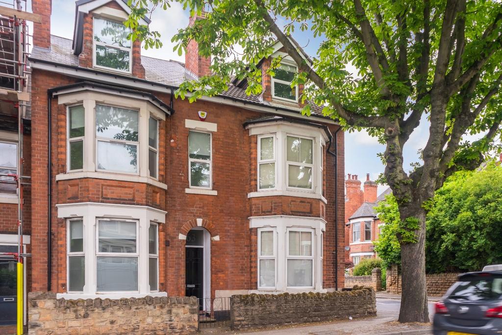 Charming front view of a beautifully maintained...