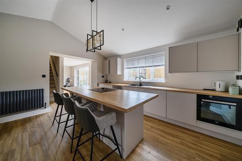 3 bedroom end of terrace house for sale, Park Road, Keynsham, Bristol