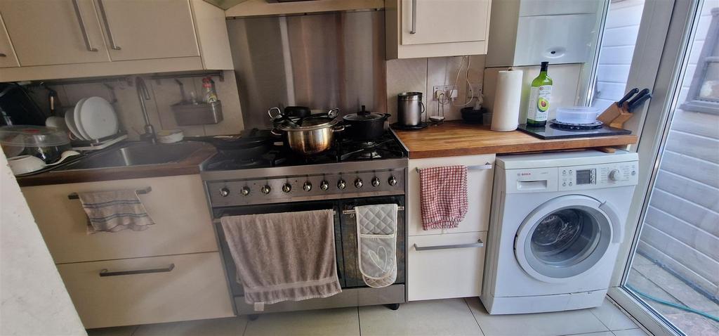 Kitchen1.jpg
