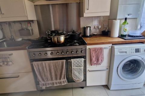 1 bedroom in a house share to rent, Eastcote Avenue, Greenford