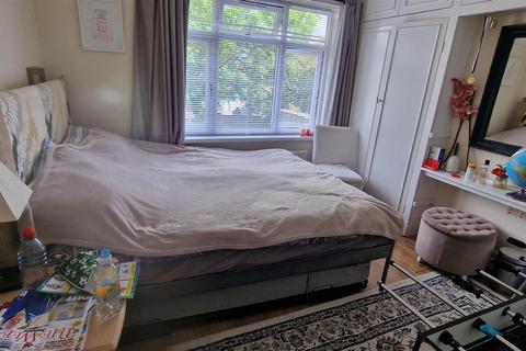 1 bedroom in a house share to rent, Eastcote Avenue, Greenford