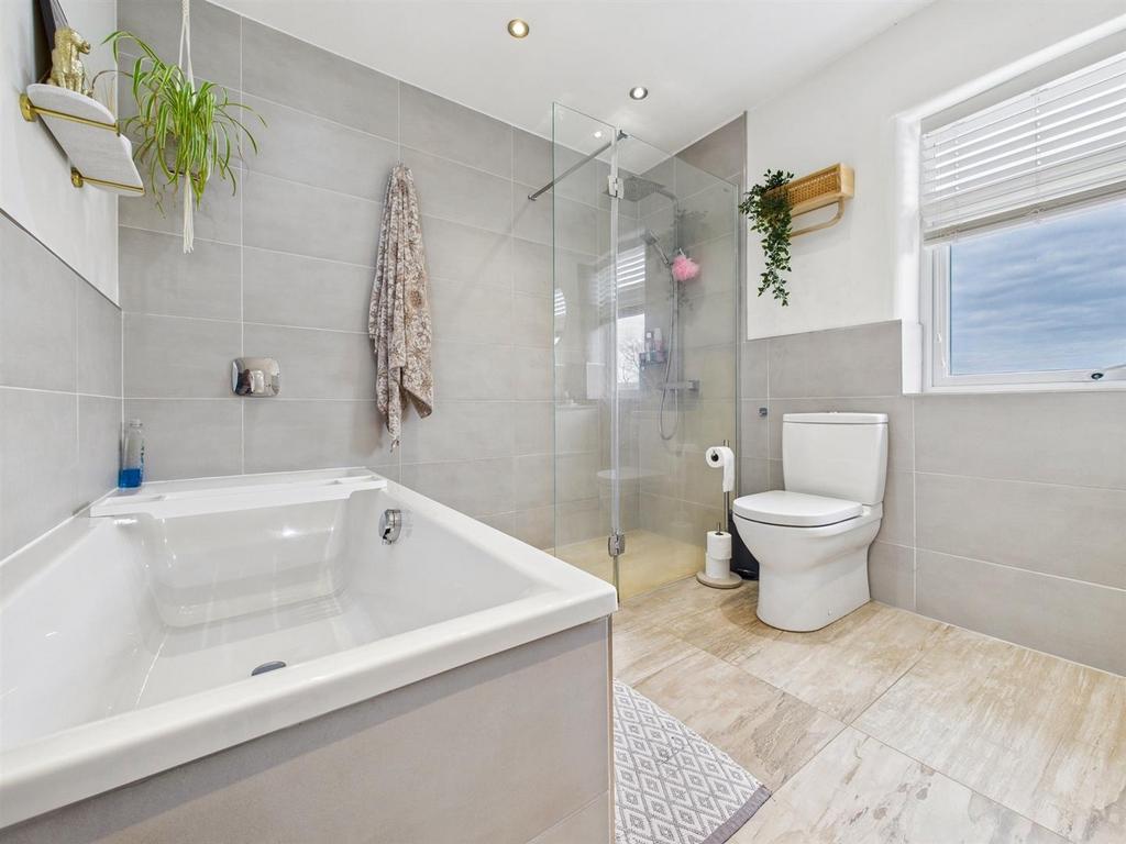 CAM01604 G0-PR0562-STILL009.jpg